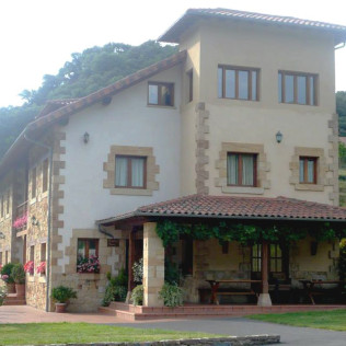 Escapada de 2 Noches con Desayuno en Posada el Hoyal (Pesaguero, Cantabria)