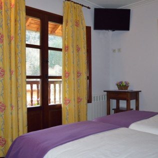 Escapada de 2 Noches con Desayuno en Posada el Hoyal (Pesaguero, Cantabria)