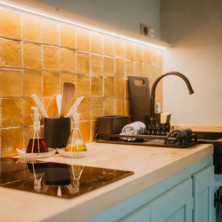 Escapada con Desayuno y Bañera en Suite Romaní en Mas el Mir (Girona)