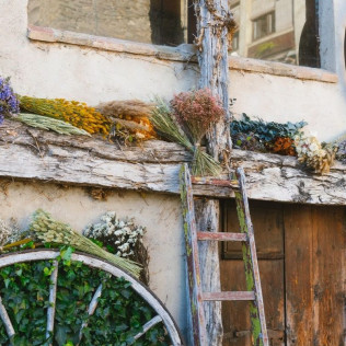 Escapada con Desayuno y Bañera en Suite Romaní en Mas el Mir (Girona)
