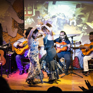 Espectáculo Flamenco con Cena en Tablao Flamenco El Toro y La Luna (Valencia)