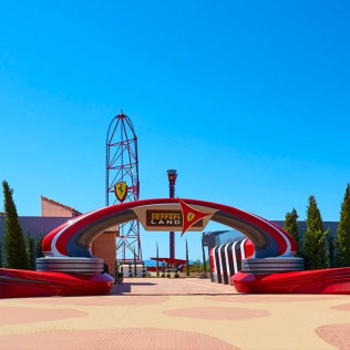 Entrada a Ferrari Land (Tarragona)