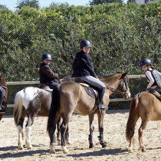 Clases de Equitación en Pony para Niños en La Finca Pony Club (Bétera, Valencia)