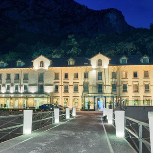 Escapada con Spa en Balneario la Hermida 4* y Visita a Bodega con Cata para dos (Cantabria)
