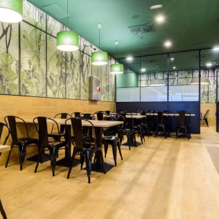 Escapada con Desayuno en U Hotel Villa-Gomá y Visita a Bodega Grandes Vinos con Cata de Vinos para dos (Zaragoza)