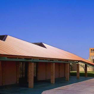 Escapada con Desayuno en U Hotel Villa-Gomá y Visita a Bodega Grandes Vinos con Cata de Vinos para dos (Zaragoza)