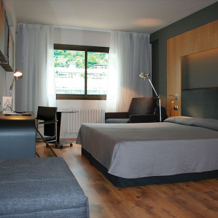 Escapada con Comida o Cena en Hotel Roc Blanc 4* (Andorra) 