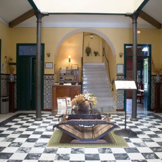 Escapada de 2 Noches con Cena en Hotel Rural Soterraña (Madroñera, Cáceres)