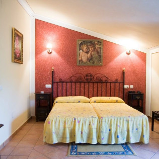 Escapada de 2 Noches con Cena en Hotel Rural Soterraña (Madroñera, Cáceres)