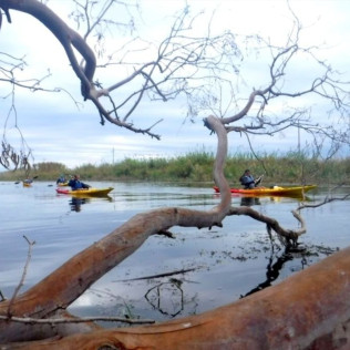 Escapada de Aventura: 2 noches con desayuno, Kayak o Multiaventura y Jacuzzi (Tarragona) 