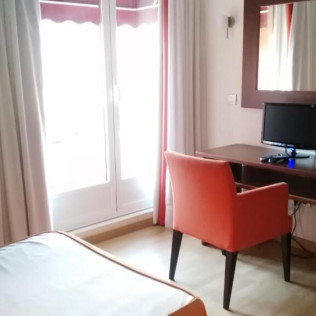 Escapada de 2 Noches con Desayuno en Hotel Alfageme (Trobajo del Camino, León)
