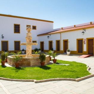 Escapada con Cena en Hotel Bodega El Moral 4* (Ribera del Fresno, Badajoz)