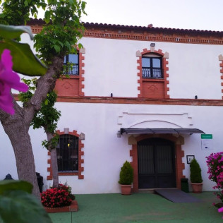 Escapada con Degustación y Desayuno en Hotel Soterraña (Madroñera, Cáceres)