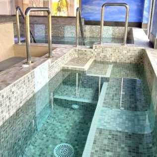 Escapada con Piscina y Jacuzzi en Apartamentos Oasis de la Cala con Paseo a Caballo para dos por la Montaña con Vistas al Mar (Alicante)