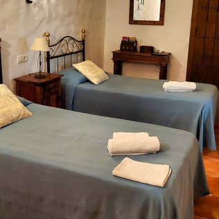 Escapada con Desayuno en La Posada La Plaza (Canillas de Albaida, Málaga)