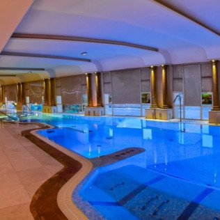 Escapada con Spa en Hotel Beatriz Toledo Auditorium & Spa 4* y Visita a Bodegas Canopy con Cata y Aperitivo para dos (Toledo)