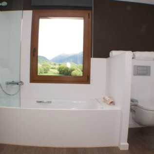 Escapada Romántica con Bañera Hidromasaje en Hotel Mirador (La Cerdanya, Lleida)