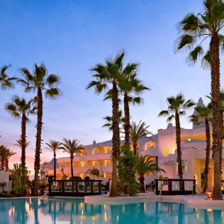 Escapada Romántica con Spa y Comida o Cena para dos en el Hotel H10 Estepona Palace 4* (Málaga) 