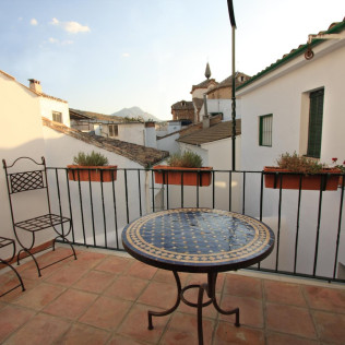 Escapada Romántica: 2 noches y Baños Árabes para dos en Casa Baños de la Villa 4* (Priego de Córdoba, Córdoba)