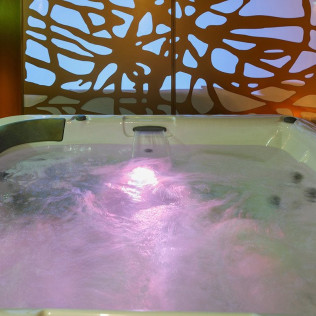 Escapada Romántica de 2 Noches con Spa Privado en Hotel Boutique & Spa Capitulo Trece (Segovia)