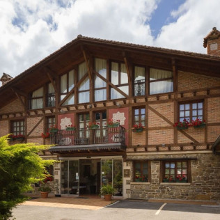 Escapada Romántica con Cena en Hotel & Spa Etxegana (Vizcaya)