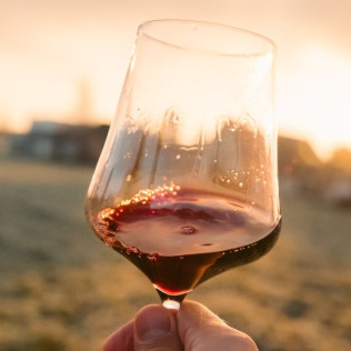 Escapada en Casa Rural & Spa La Graja con Visita a Bodegas Jesús Díaz e Hijos y Cata de Vinos para dos (Madrid)