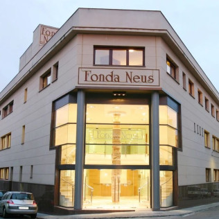 Escapada con Cena en Hotel Fonda Neus (Sant Sadurní d'Anoia, Barcelona)