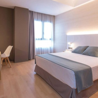Escapada con Spa y Comida o Cena en Olympia Hotel, Events & Spa 4* y Conducir un Ferrari (Valencia)