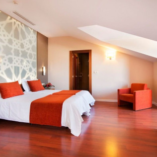 Escapada de 2 Noches con Circuito Spa en Hotel Granada Palace 5* (Granada)