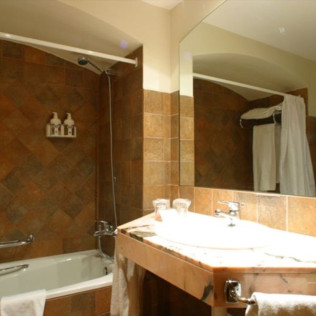 Oferta Exclusiva (D-V): Escapada Relax con Circuito Spa "Aquatonic" en Hotel Termes de Montbrió 4* (Tarragona)