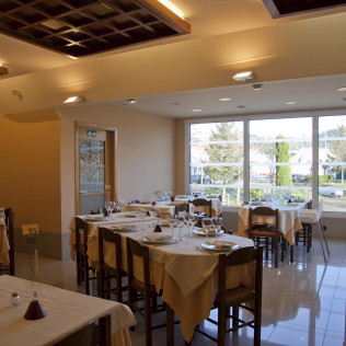 Escapada con Cena y Viaje en Globo por la Garrotxa con Cava (Girona)