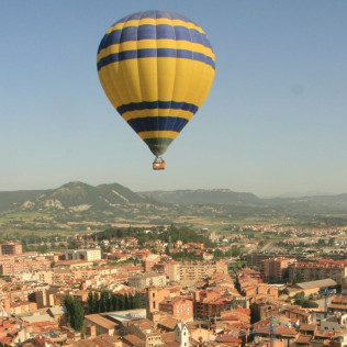 Escapada en Hotel Can Alemany y Vuelo en Globo en Manresa o Igualada para dos (Barcelona)