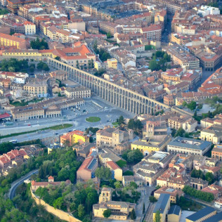 Escapada con Hotel y Vuelo en Globo para dos con Fotos y Vídeo (Segovia)