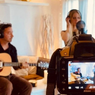 YourSong Madrid: Graba y Filma tu Canción con Músico en Directo (Madrid)