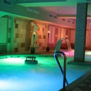 Escapada Romántica con Spa y Comida o Cena en Hotel Comendador 4* y Vuelo en Globo con Fotos y Vídeo (Toledo)