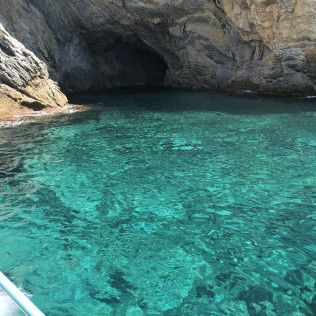 Caves, Cliffs & Coves: Excursión en Lancha a Cuevas, Calas y Acantilados con Baño (Mallorca)
