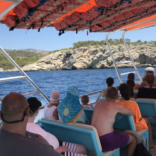 Caves, Cliffs & Coves: Excursión en Lancha a Cuevas, Calas y Acantilados con Baño (Mallorca)