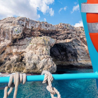 Caves, Cliffs & Coves: Excursión en Lancha a Cuevas, Calas y Acantilados con Baño (Mallorca)