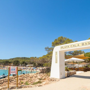 Ibiza Beach Hopper: Excursión en Catamarán a las Playas de Ibiza con Almuerzo, Paddle Surf y Snorkel (Ibiza)