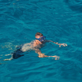 Ibiza Beach Hopper: Excursión en Catamarán a las Playas de Ibiza con Almuerzo, Paddle Surf y Snorkel (Ibiza)