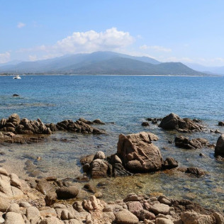 Excursión en Catamarán a Cova Tallada con Degustación de Mejillón y Vino (Dénia, Alicante)