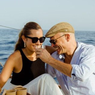 Excursión en Velero con Vermouth y Tapas (Barcelona)