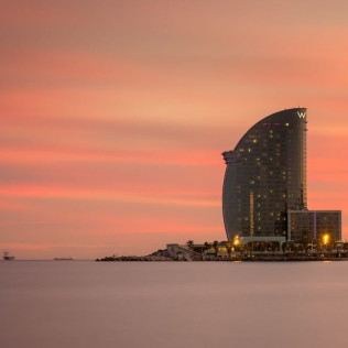 Excursión en Velero con Vermouth y Tapas (Barcelona)