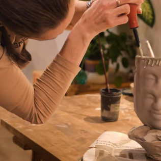 Taller de Cerámica: Modela y Decora tu Pieza (Barcelona)