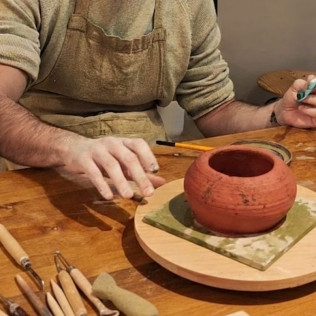 Taller de Cerámica: Modela y Decora tu Pieza (Barcelona)