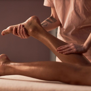 Tratamiento Facial Regenerador con Masaje Opcional A Elegir en Alqiro (Madrid)