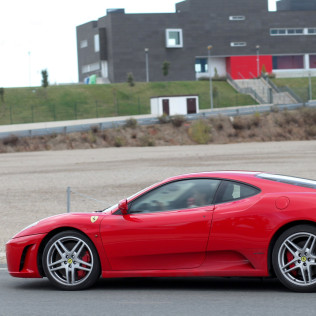 Conducir Ferrari F430 y Lamborghini Gallardo en el Circuit de Barcelona-Catalunya Gran Premio (4,7km)