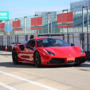 Ferrari en Carretera (Vic, Barcelona)