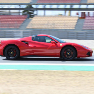 Ferrari en Carretera (Vic, Barcelona)