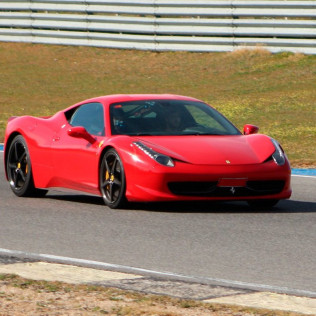 Ferrari en Carretera (Vic, Barcelona)